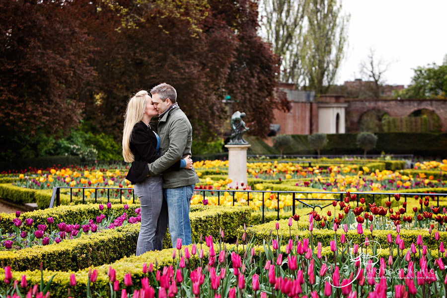 Engagement Photos in Holland Park